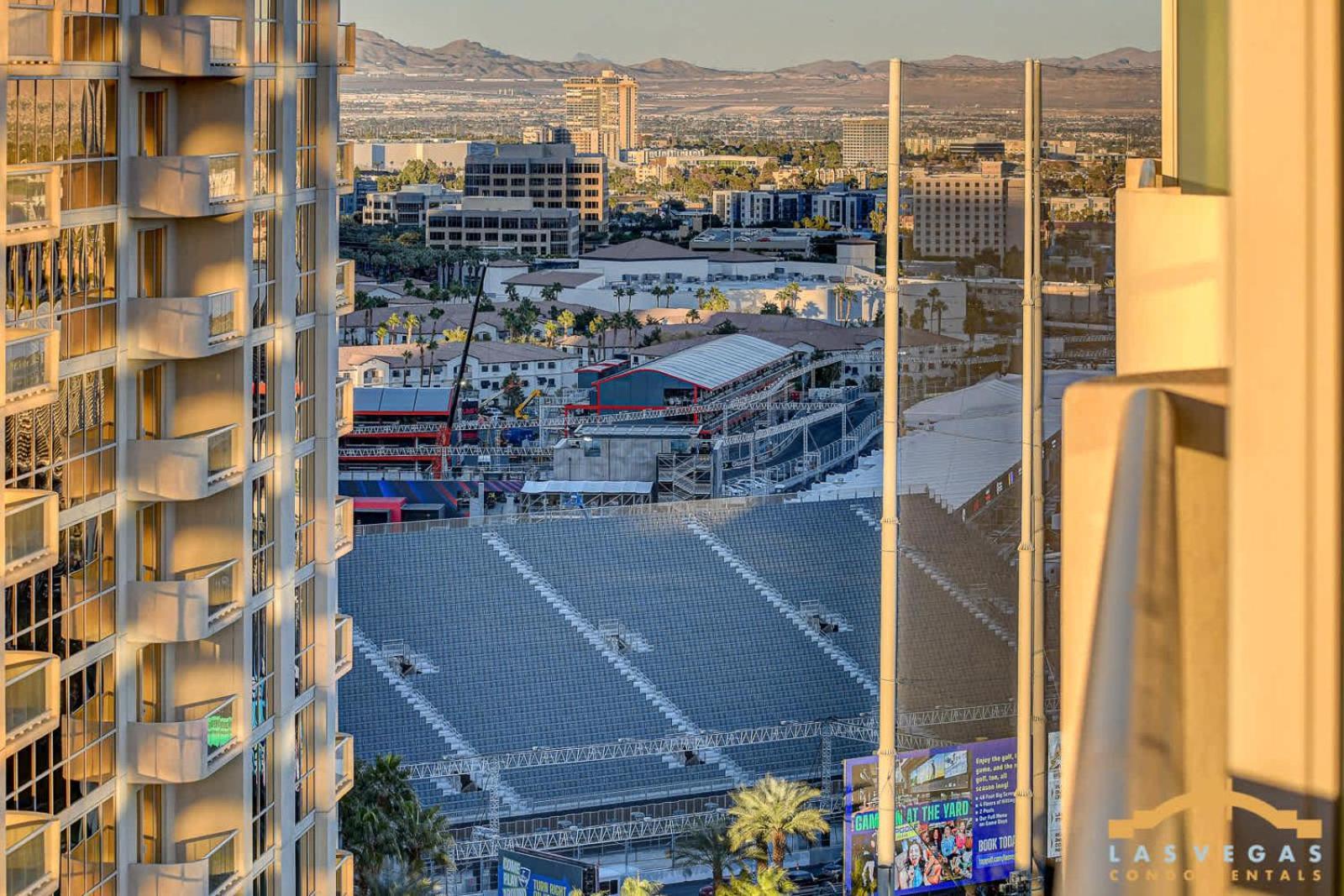 Mgm Signature-16-605 Strip View Balcony Holiday home