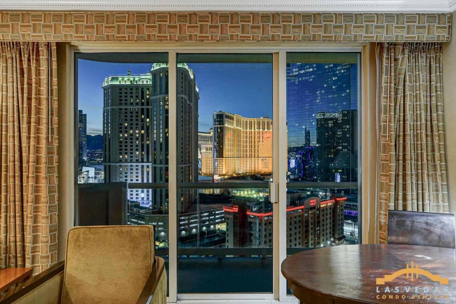 Mgm Signature-16-605 Strip View Balcony Holiday home